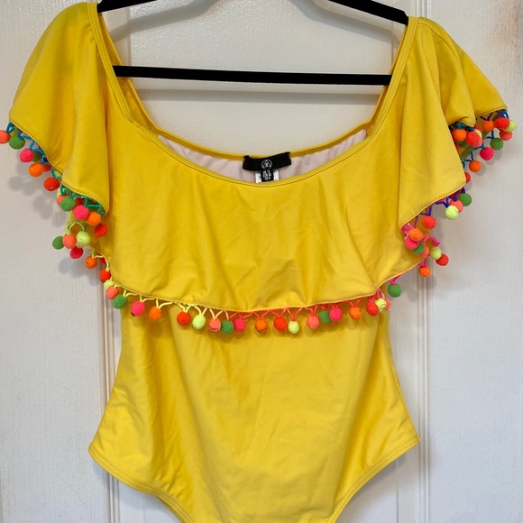 Misguided Bardot Pom Trim Swimsuit - Picture 5 of 7